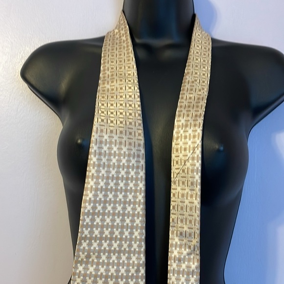 Steve Harvey Collection Gold Silver Tan Geometric Design Silk Handmade Necktie - Picture 3 of 13